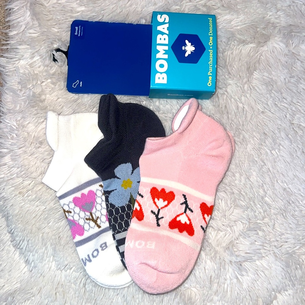 BUNDLE of THREE PAIR of FLOWERED BOMBAS ANKLE SOCKS